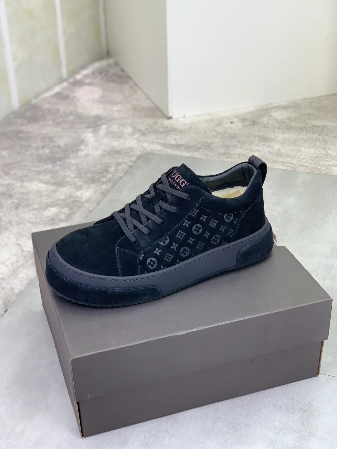 Men's men's shoes 💰P600 New arrival 🆕🆕🆕 IUGGI new retro presbyopic men's shoes Casual and versatile, full of high-end sense, fashionable and luxury style, joint model, retro presbyopic factor, full of handsome style, first layer suede cowhide, wool lining, rubber outsole, light and non-slip size: 39-44, three colors 9681-c22
